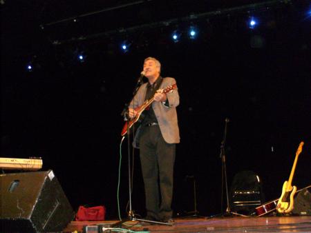 FERHAT M�HENNI SELON http://fr.wikipedia.org/wiki/Ferhat_Mehenni